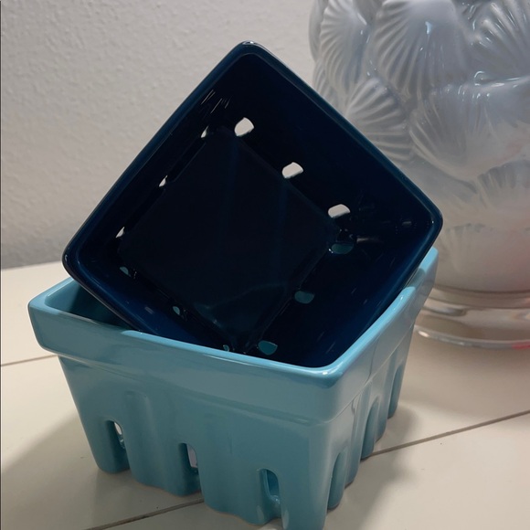 Katie Kime berry bowls baskets in porcelain - Picture 1 of 11